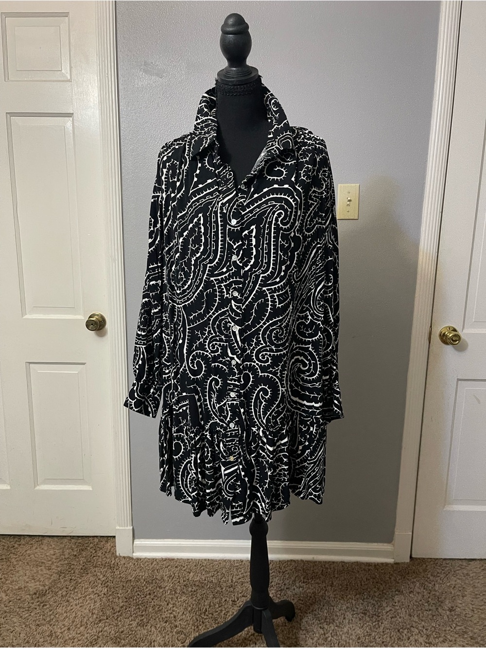 H&M Black and White Paisley Long Sleeve Shirt Dress